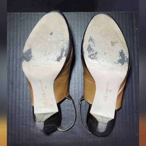 Anne Klein Peep Toe. Size 10. Gold & Espresso Brown. - Picture 7 of 8